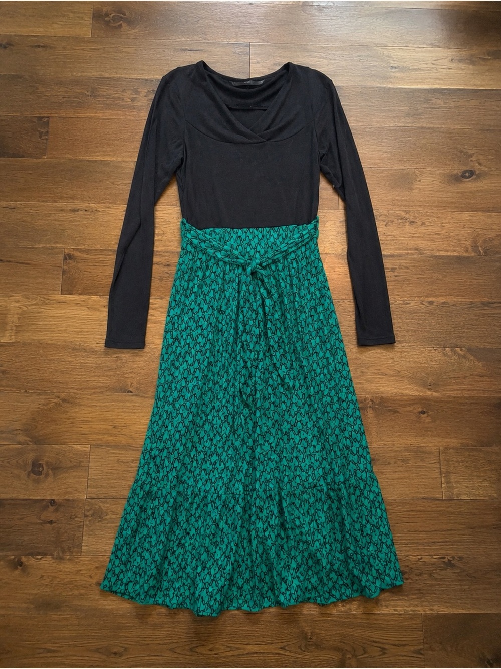 S•Deer Ribbed Dress with Green Patterned Bottom and Matching Tie at Waist Sz L